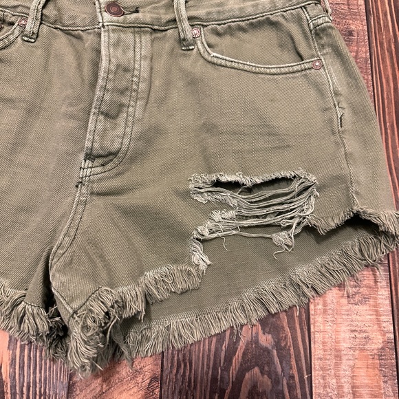 Free People Loving Good Vibrations Cutoff Denim Shorts In Sage Size 29 - Picture 12 of 13